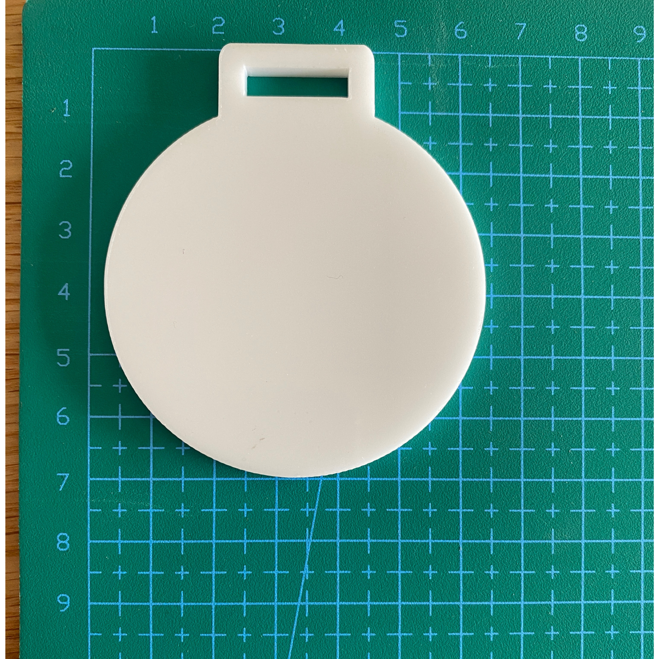 Medalla De Acrílico Blanco Para Sublimar y Sublimación De 3mm de Grosor y 6cm de Diametro